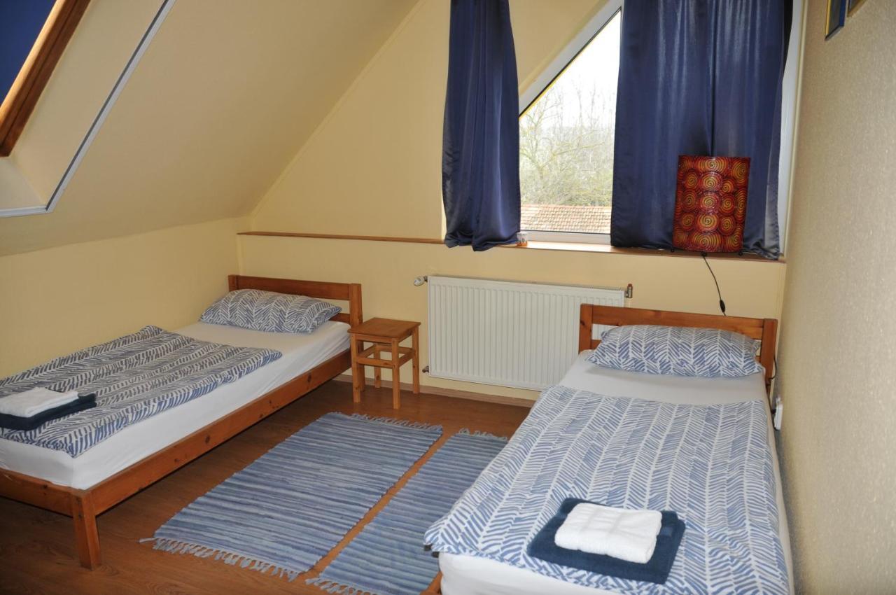 Casa Napsugar Panzio Bed & Breakfast Apostag Room photo